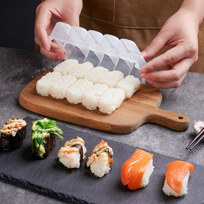 Moule à Onigiri en grille avec - Rice Ball Mold avis et prix